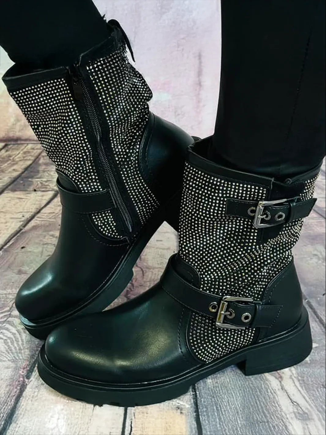 Glitzernde Bikerboots mit Strass – Stilvolle Winterstiefel